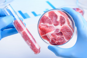 Czerwone mięso, przetworzona żywność i napoje gazowane zwiększają ryzyko raka jelita grubego!