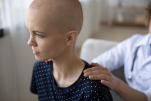 Młoda kobieta podczas konsultacji onkologicznej. /Źródło: 123rf.com