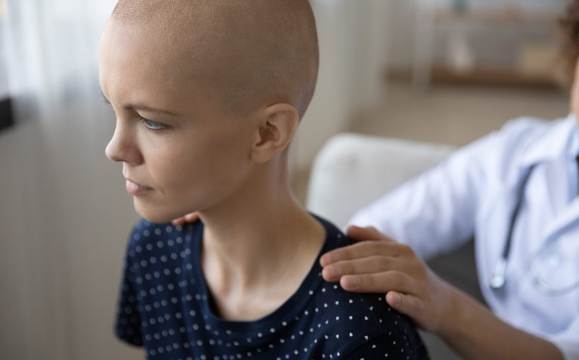 Młoda kobieta podczas konsultacji onkologicznej. /Źródło: 123rf.com